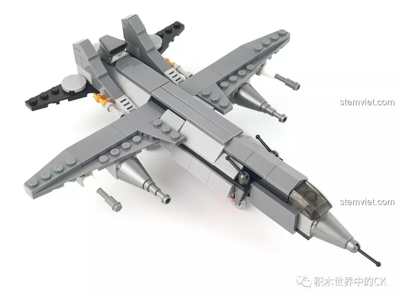 Mặt trước mô hình Tàu Đệm Khí Bison SEMBO 12170-12173, với các bệ phóng tên lửa