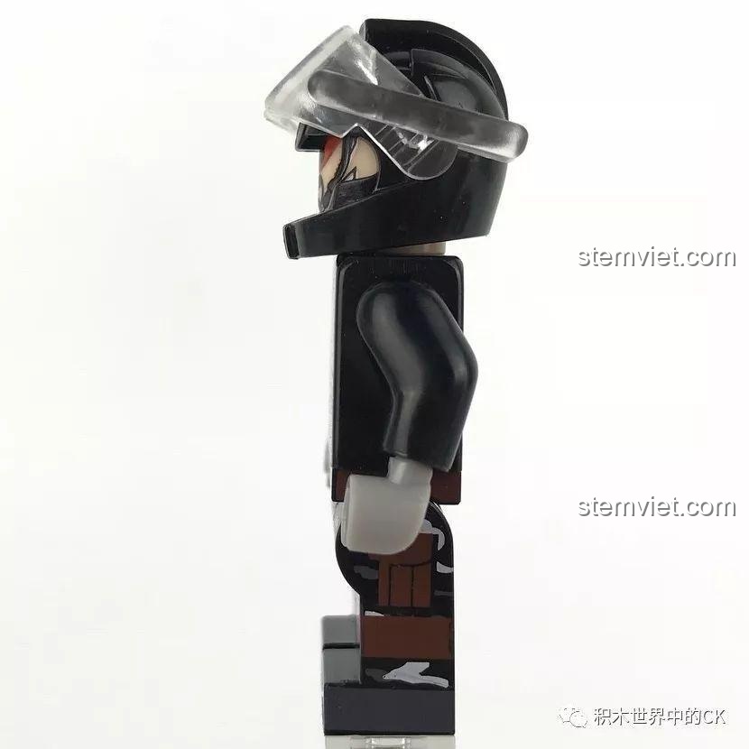 Minifigure lính hải quân bộ lắp ráp SEMBO 12170 nhìn từ bên cạnh và phía sau