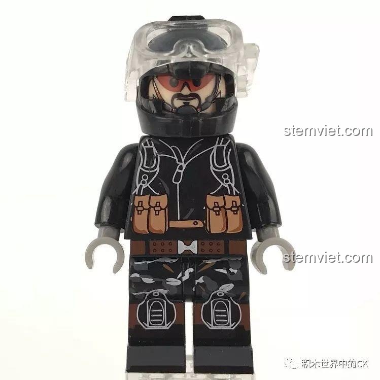 Minifigure của bộ lắp ráp SEMBO 12170 Tàu Tuần Tra Tốc Độ Cao, với mặt nạ lặn và chi tiết trang phục.