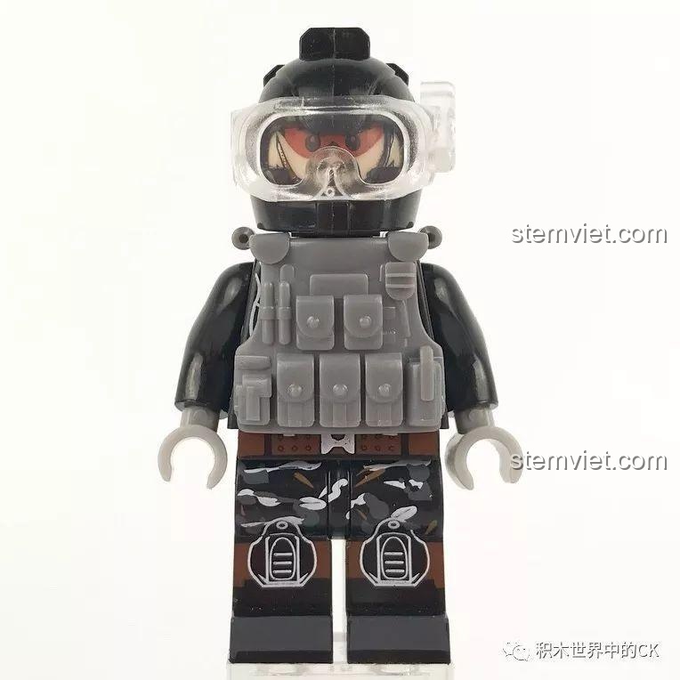 Minifigure của bộ lắp ráp SEMBO 12170 Tàu Tuần Tra Tốc Độ Cao, trang bị đồ lặn và kính bảo hộ.