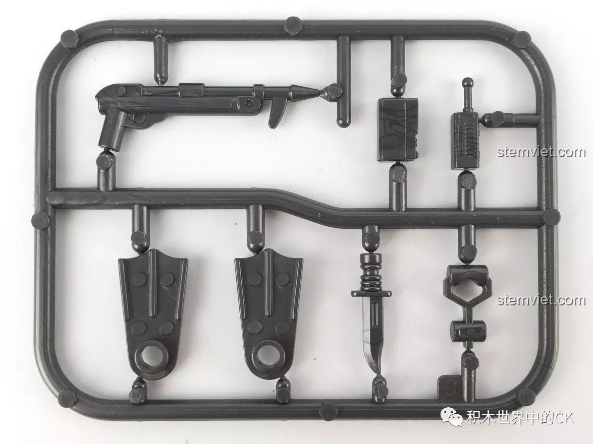 Vỉ phụ kiện chứa các chi tiết nhỏ như chân vịt, súng, dao cho bộ lắp ráp SEMBO 12170 Tàu Tuần Tra Tốc Độ Cao.