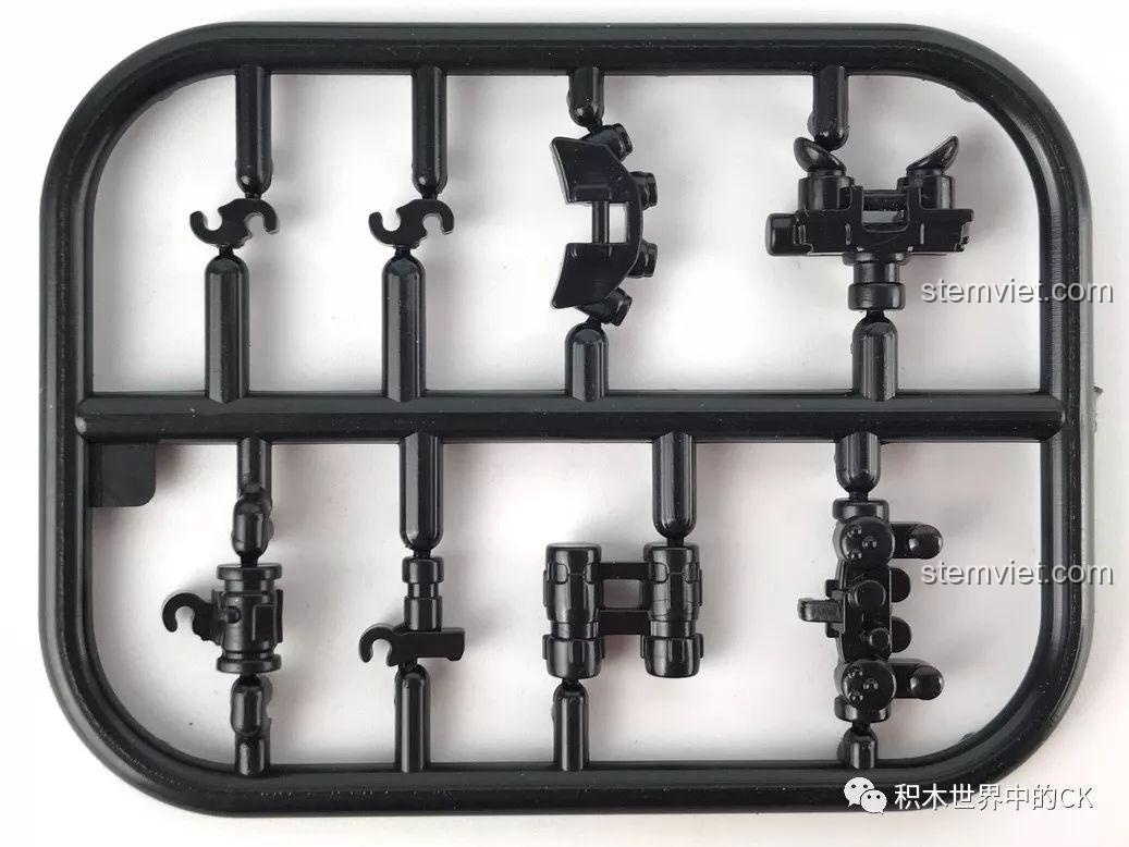 Vỉ phụ kiện chứa các chi tiết độc đáo như móc, ống nhòm cho bộ lắp ráp SEMBO 12171 Trực Thăng Cánh Quạt Chết Chóc.