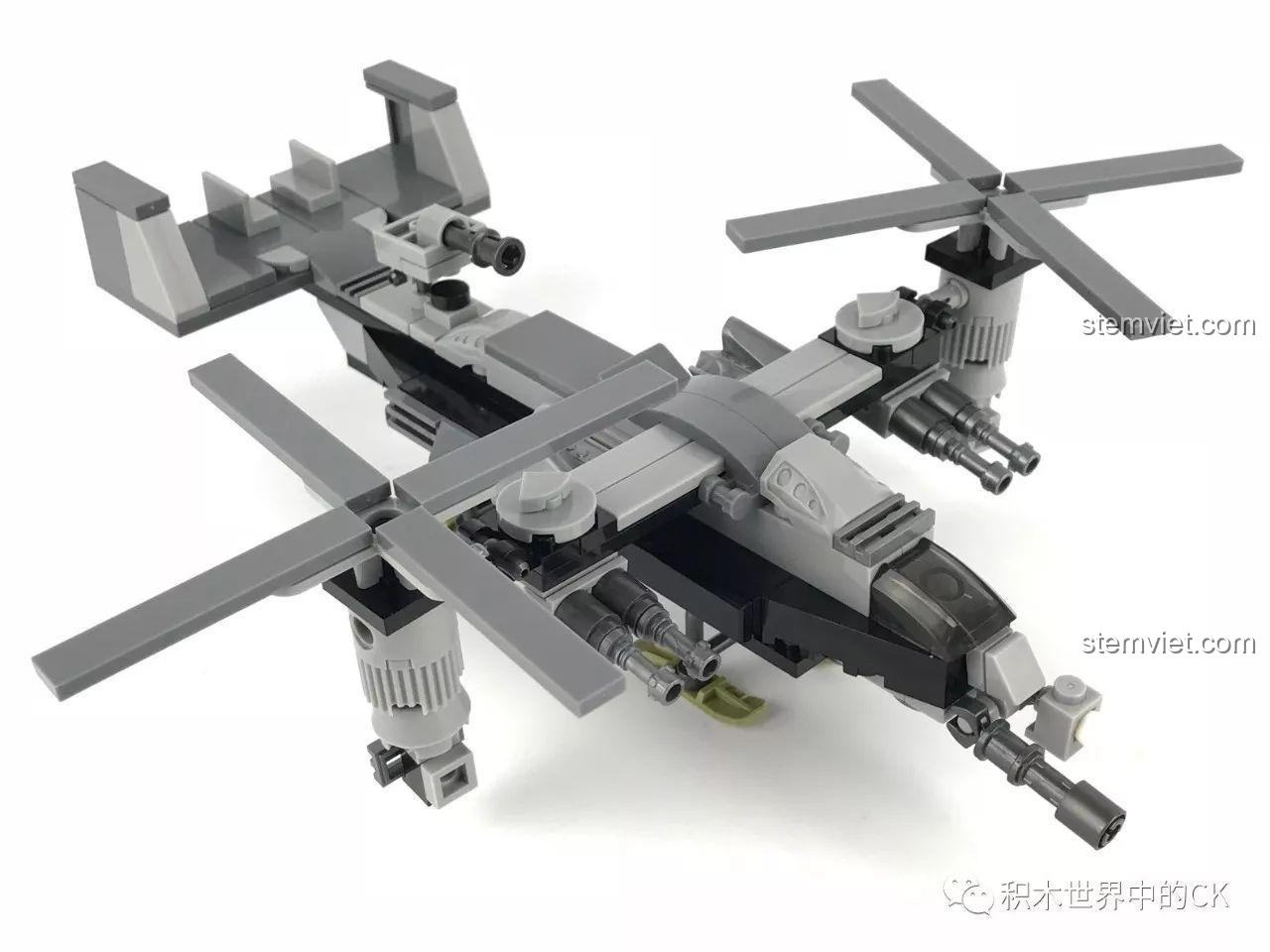 Cận cảnh buồng lái của mô hình lắp ráp SEMBO 12171 Trực Thăng Cánh Quạt Chết Chóc, với kính chắn gió và súng.