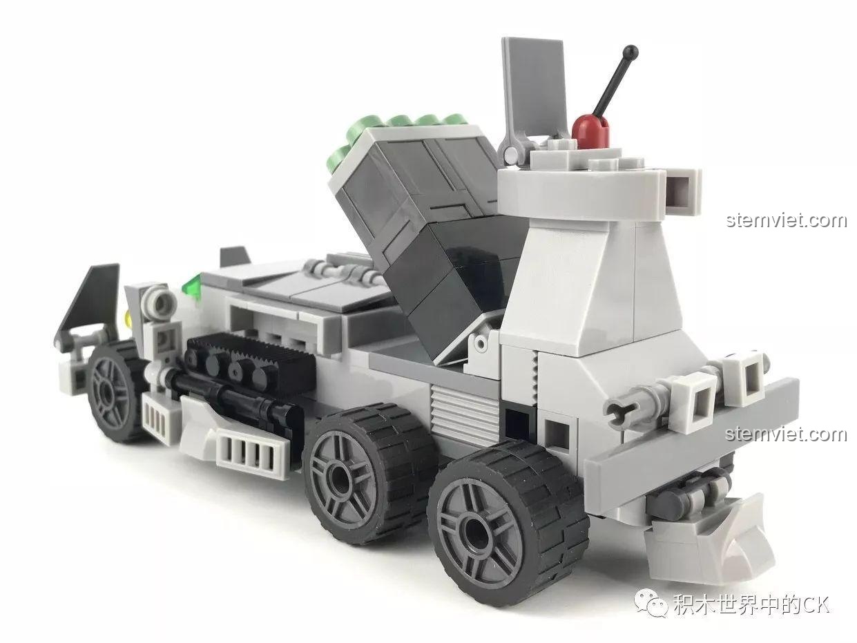 Góc nhìn 3/4 từ phía trước của mô hình lắp ráp SEMBO 12172 Tên Lửa Siêu Thanh, thể hiện toàn bộ thiết kế.