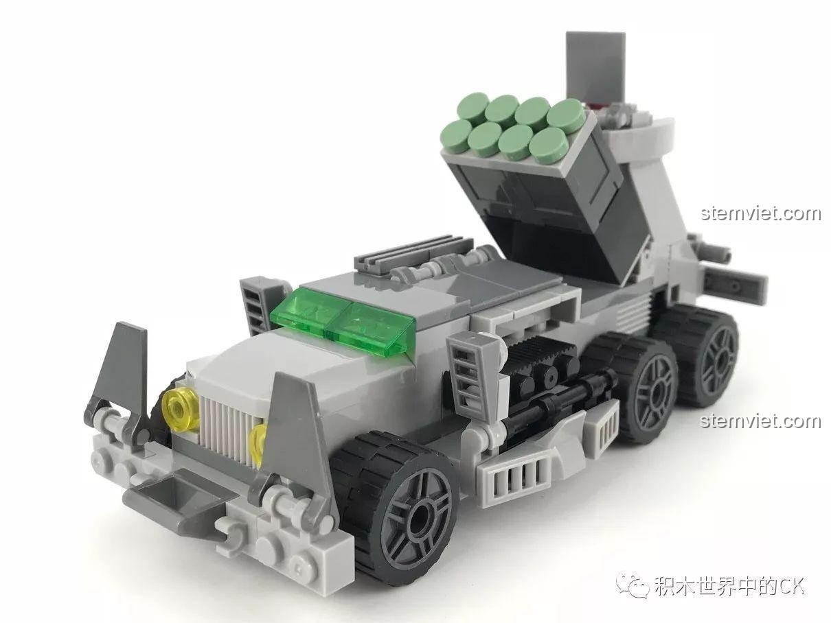 Góc nhìn bên hông của mô hình lắp ráp SEMBO 12172 Tên Lửa Siêu Thanh, với chiều dài xe và các bánh xe lớn.