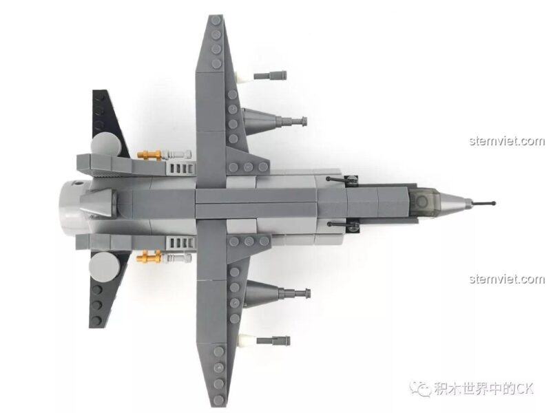 Bốn minifigure hải quân từ bộ lắp ráp SEMBO 12173 Tàu Chiến Hợp Thể, đồ chơi xây dựng cho bé trai 6 tuổi.
