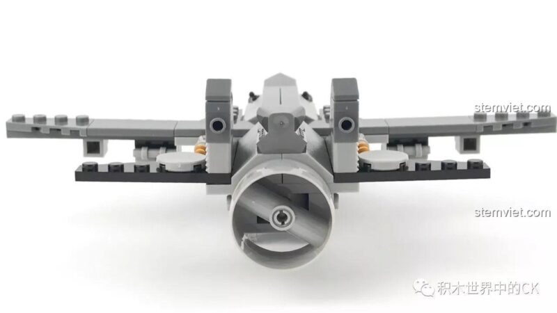 Mô hình Máy Bay Tấn Công Săn Bầu Trời nhìn từ phía sau bộ lắp ráp SEMBO 12173 Tàu Đệm Khí Bison, đồ chơi mô hình quân sự cho bé trai 6 tuổi.