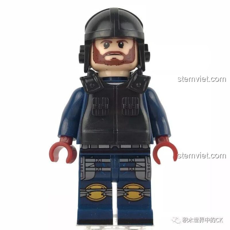 Minifigure hải quân thứ tư từ bộ lắp ráp SEMBO 12173 Tàu Chiến Hợp Thể, đồ chơi xây dựng cho bé trai 6 tuổi.