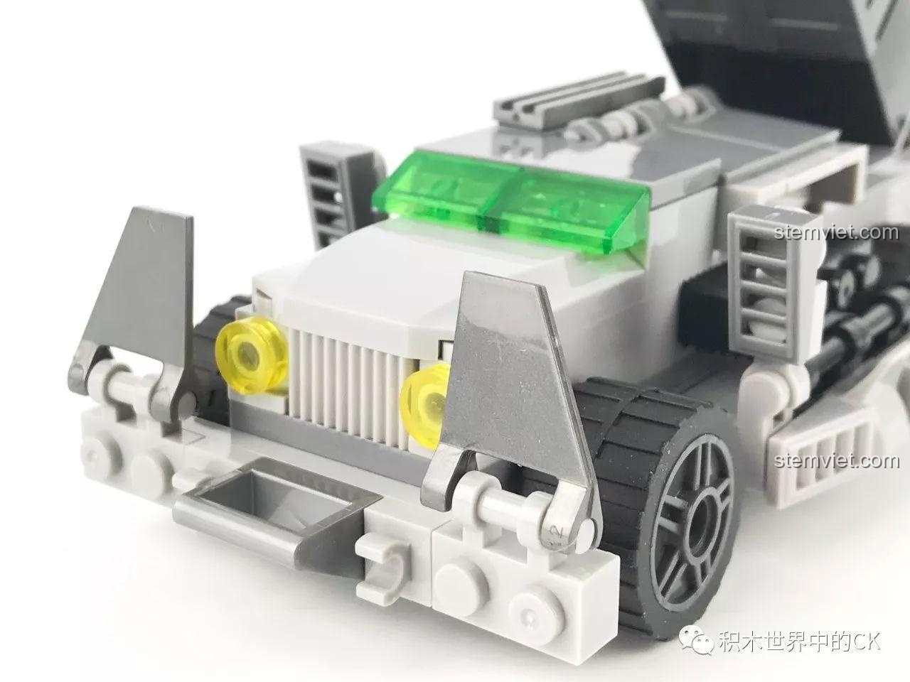 Vỉ phụ kiện chứa các chi tiết súng, dao và lựu đạn cho bộ lắp ráp SEMBO 12173 Máy Bay Tấn Công Bầu Trời.