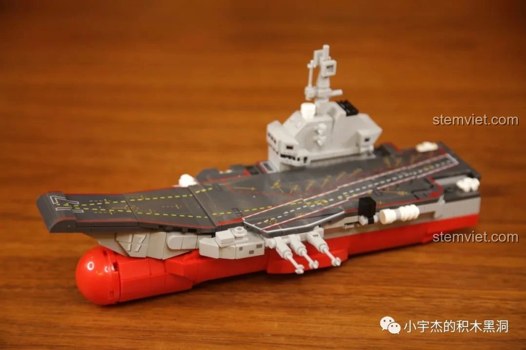 Mô hình trực thăng vũ trang của SEMBO, một sản phẩm đồ chơi quân sự khác.