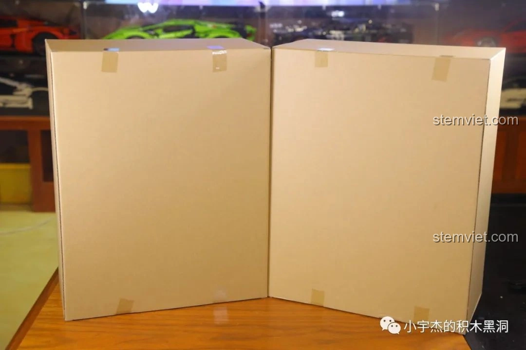 Hai hộp nhỏ bên trong hộp lớn của bộ lắp ráp SEMBO 202002 Tàu đổ bộ Hải Nam.