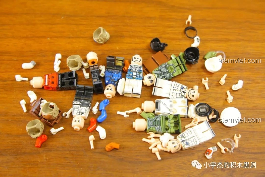 Các mảnh ghép minifigures của bộ lắp ráp SEMBO 202002 Tàu Tấn Công Đổ Bộ Type 075.