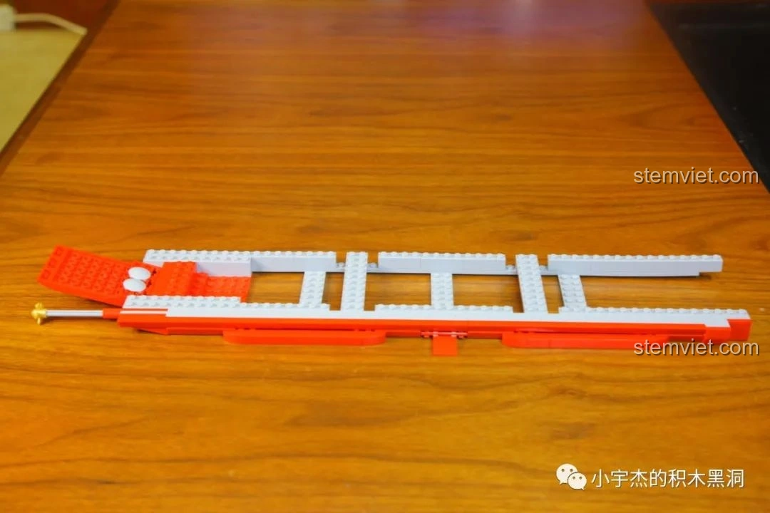 Bắt đầu lắp ráp phần thân tàu của bộ lắp ráp SEMBO 202002 Tàu Tấn Công Đổ Bộ Type 075.