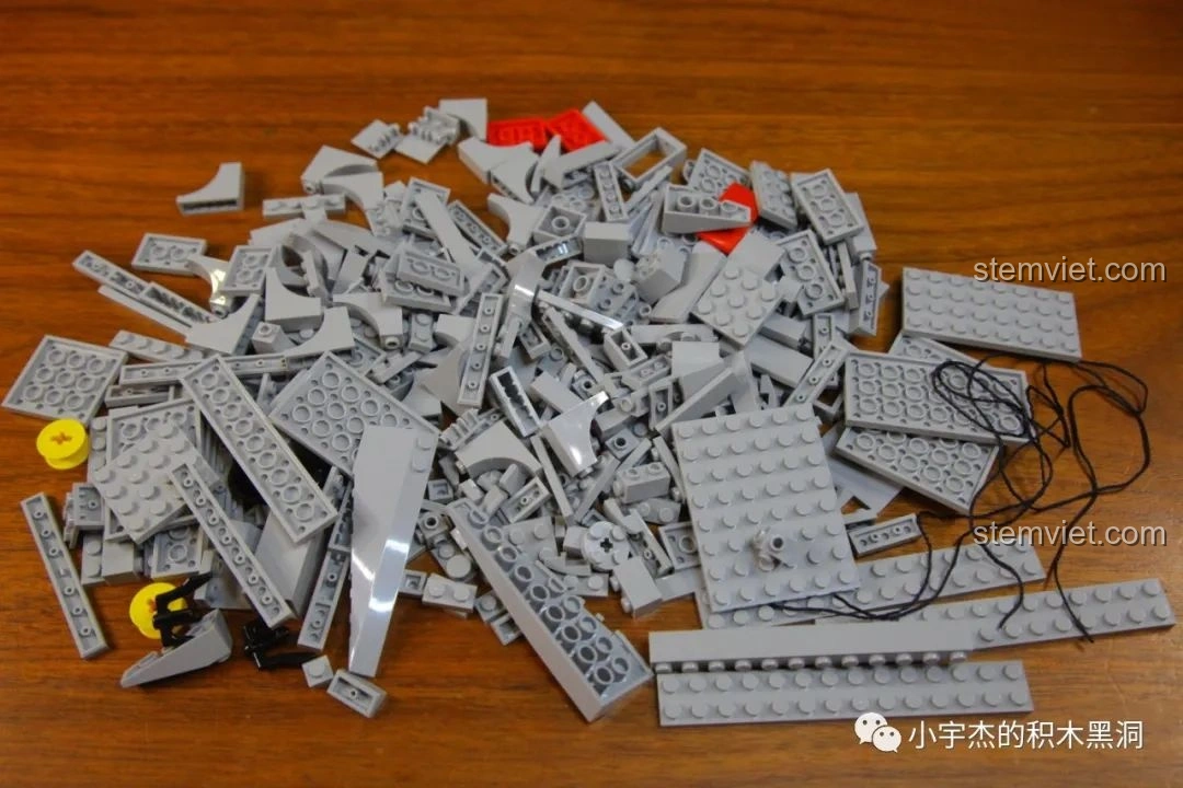 Tổng hợp các mảnh ghép của túi số 4 của bộ lắp ráp SEMBO 202002 Tàu Tấn Công Đổ Bộ Type 075.