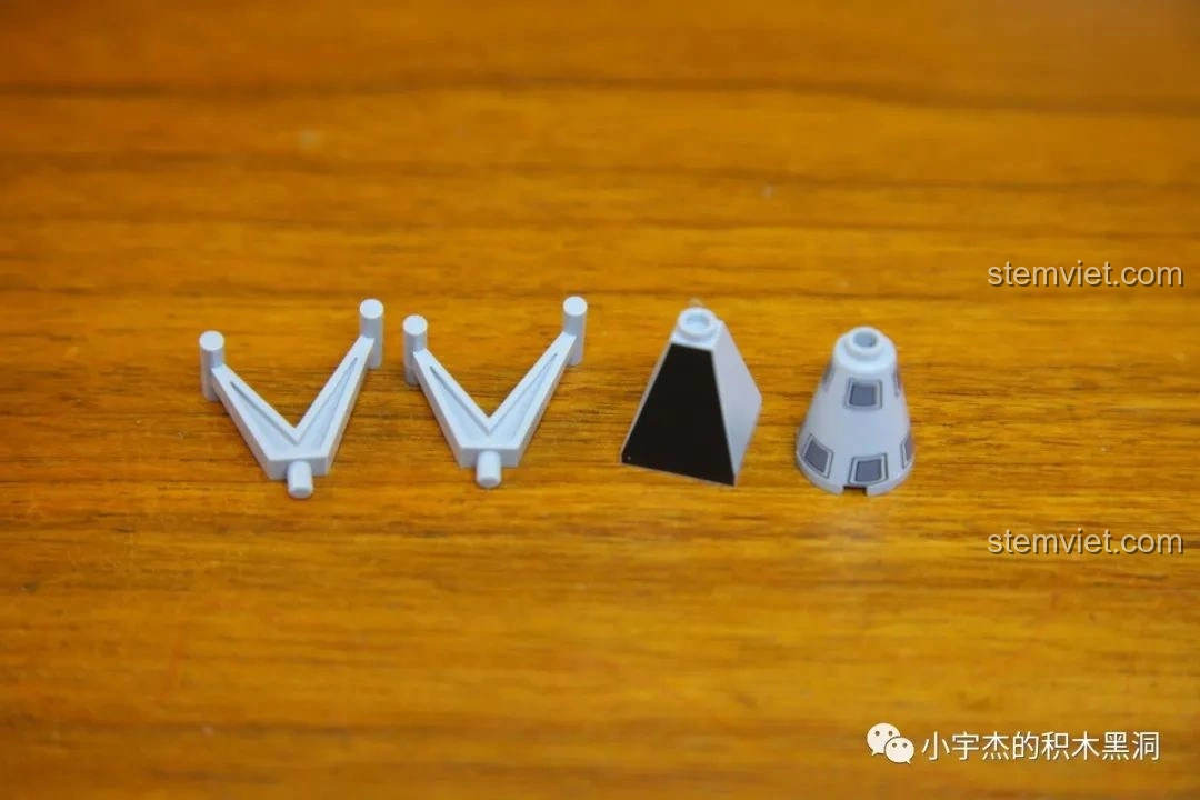 Các mảnh ghép hình tròn và hình nón của bộ lắp ráp SEMBO 202002 Mô hình tàu chiến Type 075.