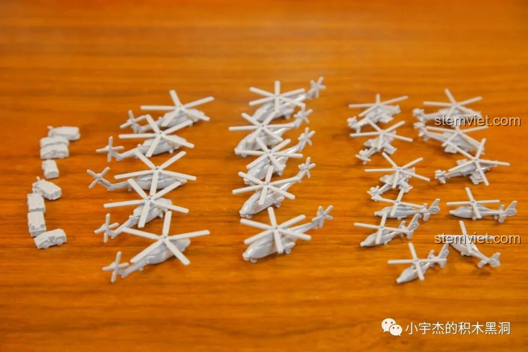 Các máy bay trực thăng sau khi lắp ráp từ bộ SEMBO 202002 Tàu đổ bộ Hải Nam.