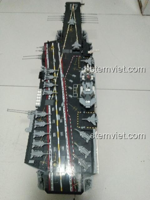 Ảnh review thực tế từ người dùng về bộ đồ chơi mô hình Tàu chiến Sơn Đông 202027, cho thấy kích thước và chi tiết sau khi lắp ráp.