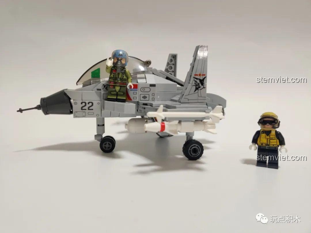 Góc nhìn từ trên xuống của mô hình J-15 SEMBO 202037.