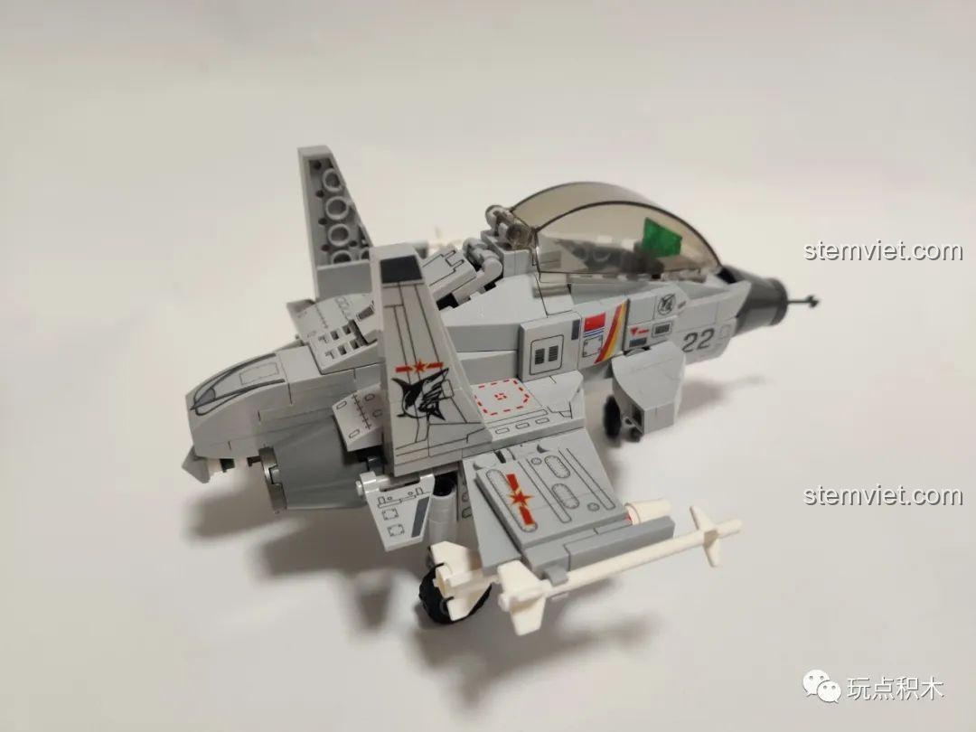 Góc nhìn bên hông của mô hình J-15 SEMBO 202037 phiên bản Chibi.