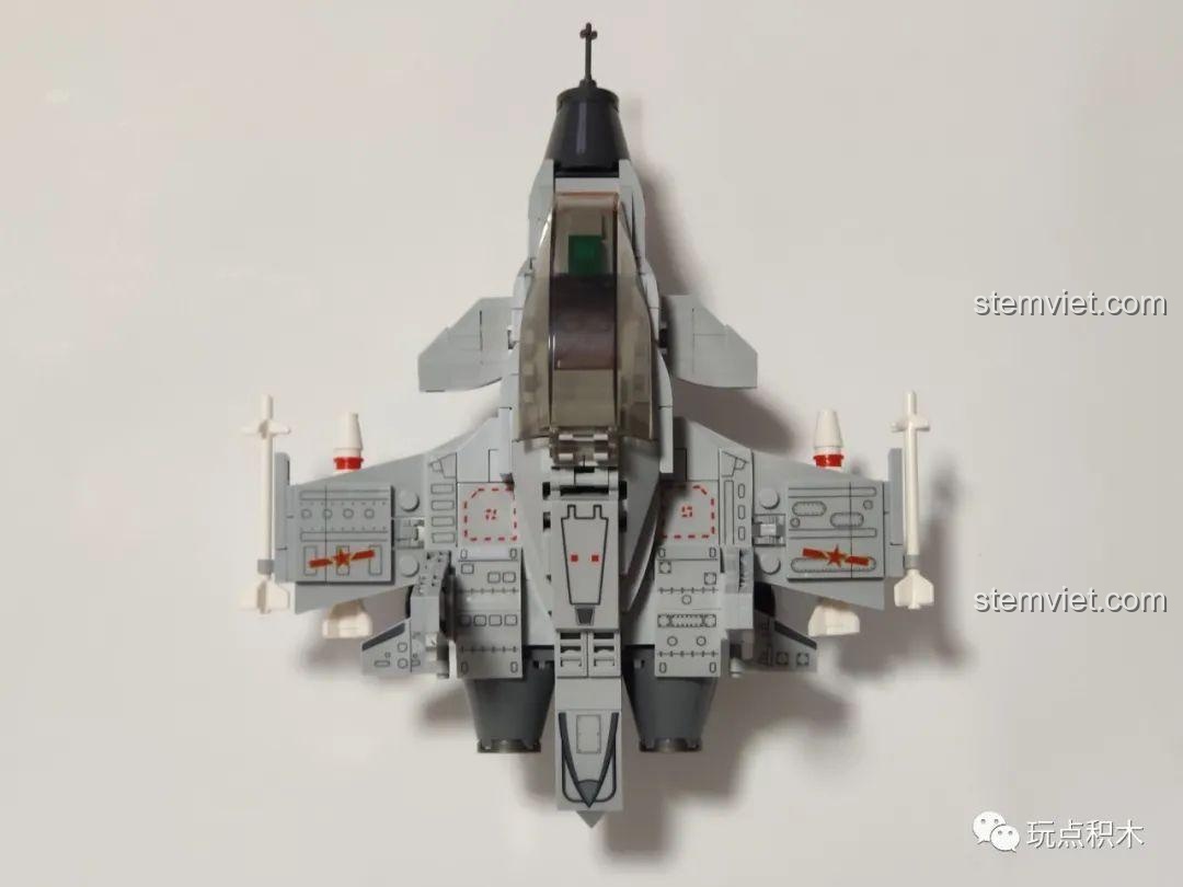 Góc nhìn từ phía sau của mô hình J-15 SEMBO 202037.