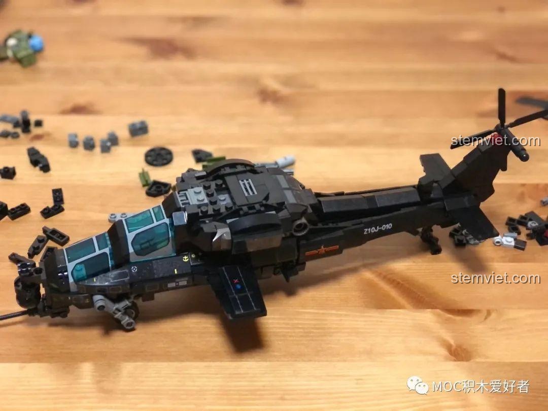 Thân máy bay trực thăng Z-10 Sembo 202119 đang được lắp ráp, các chi tiết khớp nối chính xác