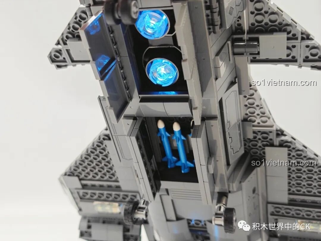 Chi tiết đầu máy bay SEMBO 202198 J-20C với buồng lái mở và đèn LED