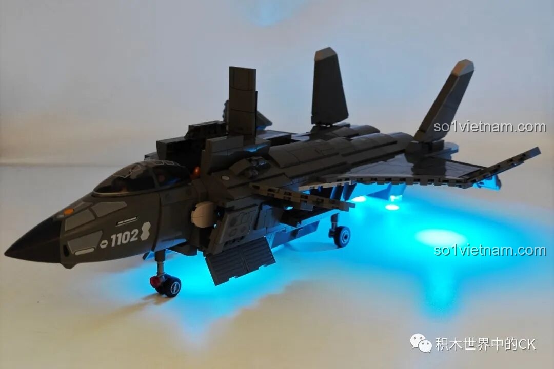 Chi tiết động cơ SEMBO 202198 J-20C với cánh quạt và đèn LED