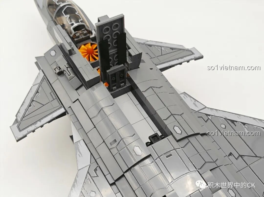 Chi tiết đuôi máy bay SEMBO 202198 J-20C với đèn LED và tên lửa