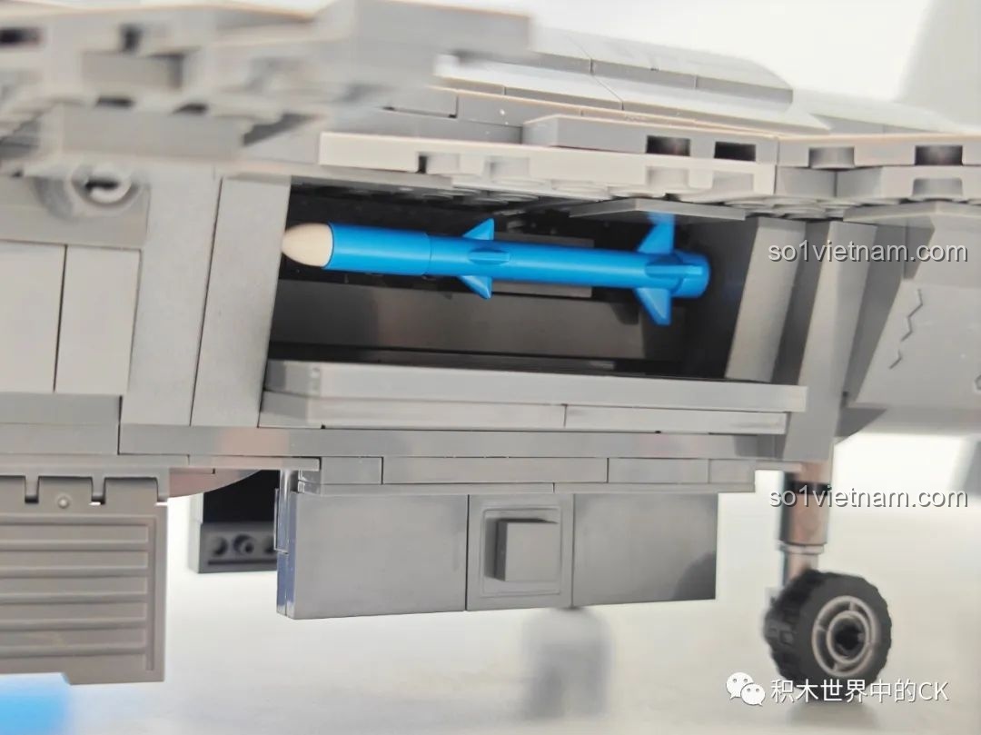 Khoang chứa vũ khí SEMBO 202198 J-20C với tên lửa