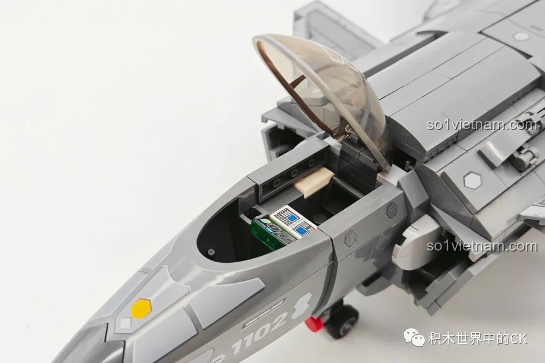 Mô hình SEMBO 202198 J-20C với đèn LED sáng, nhìn từ trên xuống và dưới lên