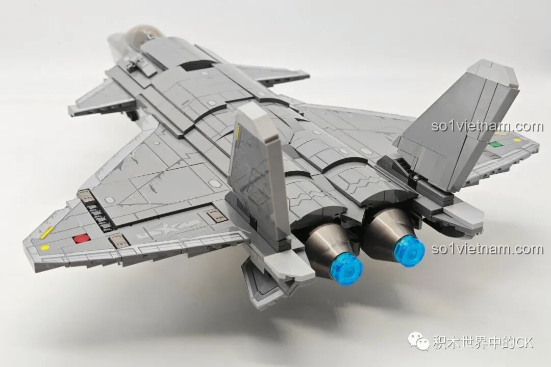 Mô hình SEMBO 202198 J-20C với đèn LED sáng, nhìn từ phía trước