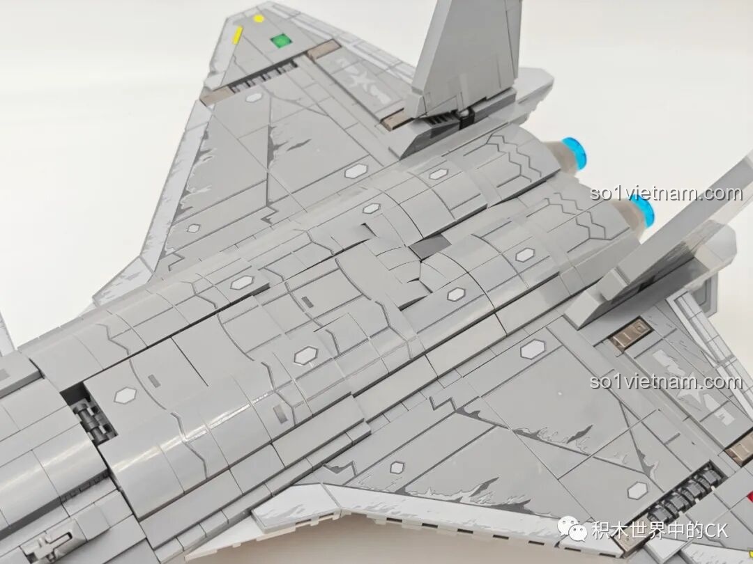 Mô hình SEMBO 202198 J-20C với đèn LED sáng từ dưới