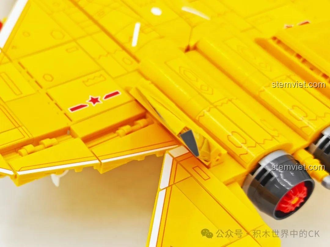 Chi tiết các cánh tà và biểu tượng trên thân máy bay J-35 SEMBO 202254.