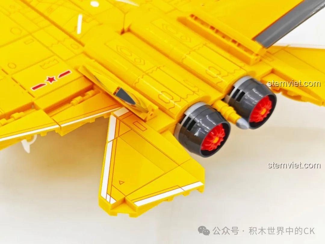 Chi tiết các tên lửa và biểu tượng ngôi sao trên cánh máy bay J-35 SEMBO 202254.