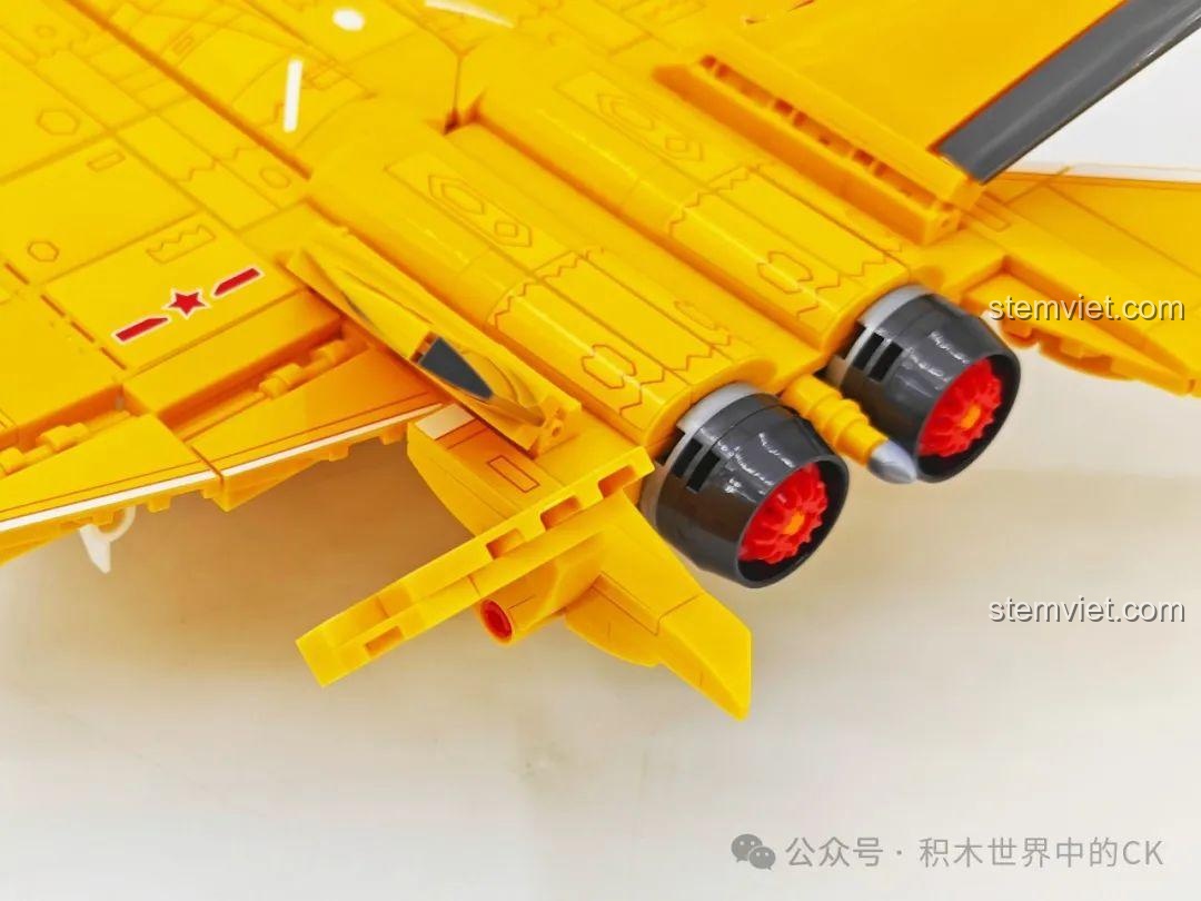 Động cơ phản lực của máy bay J-35 SEMBO 202254 ở chế độ bay bình thường.