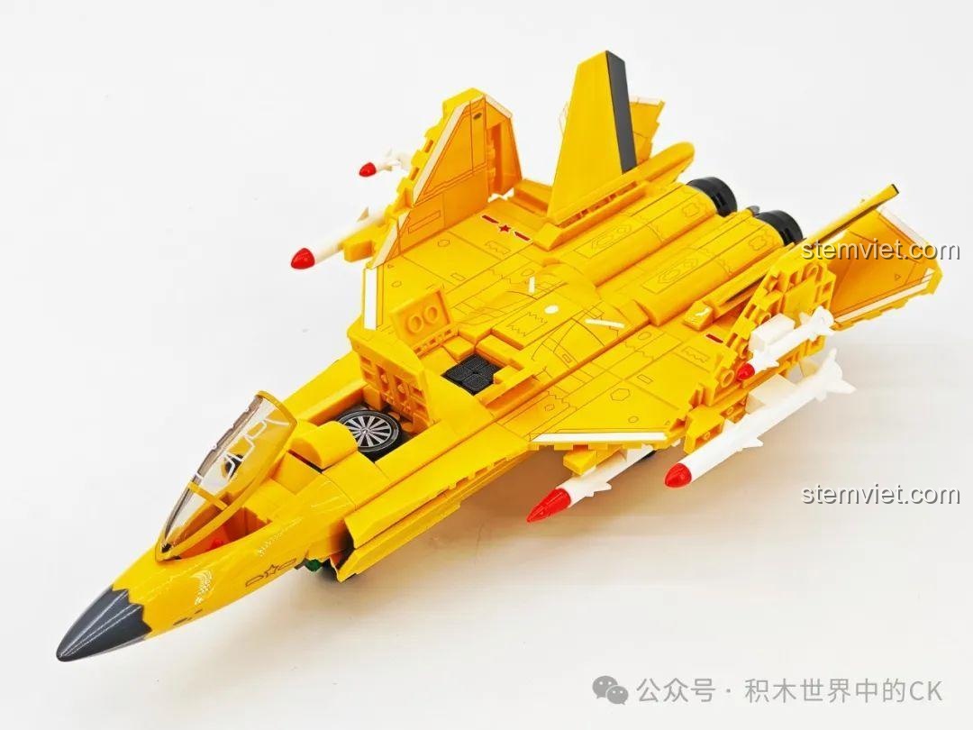 Mô hình máy bay J-35 SEMBO 202254 ở chế độ cất cánh thẳng đứng, một tính năng nổi bật của bộ đồ chơi.