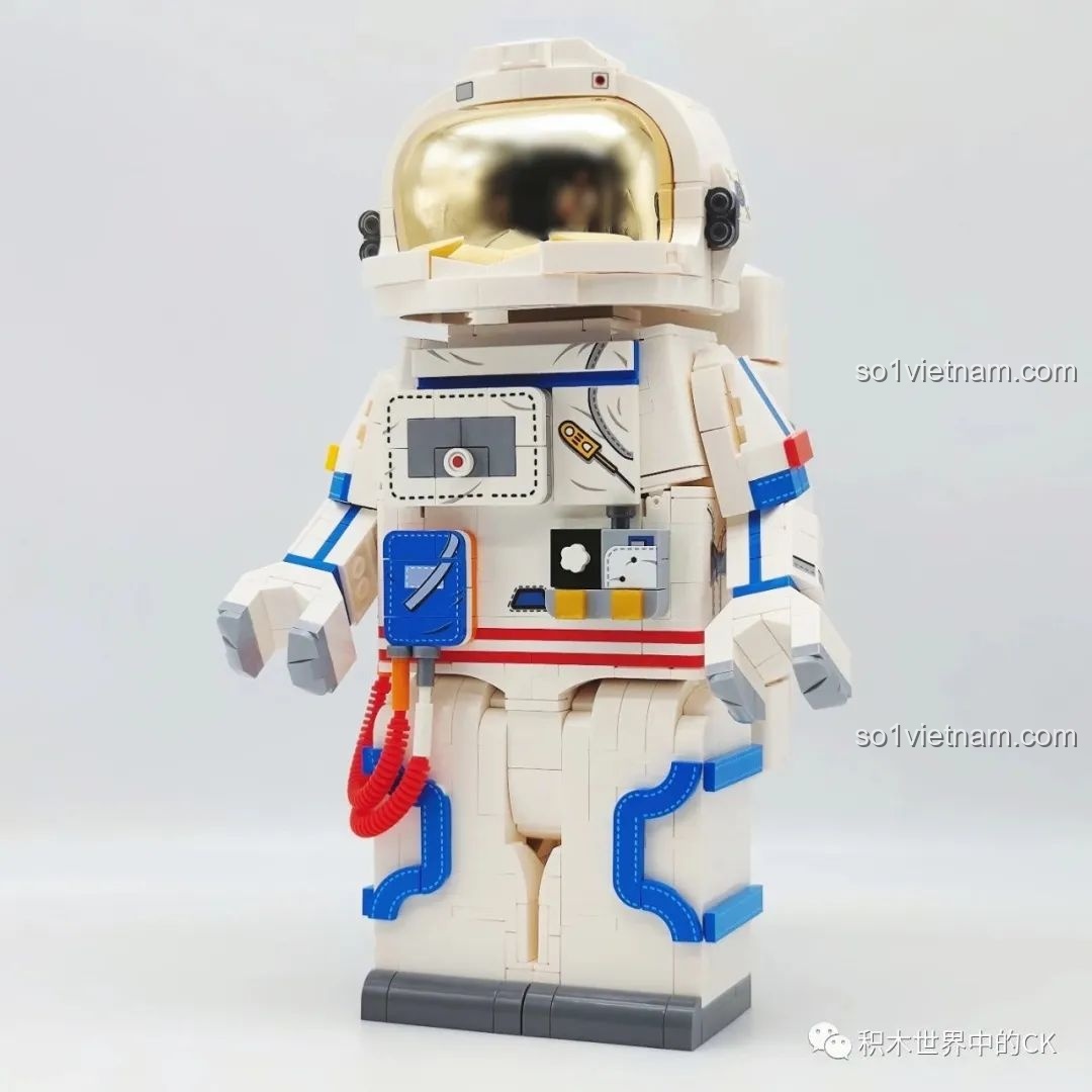 Quá trình lắp ráp phần thân dưới của phi hành gia SEMBO 203330