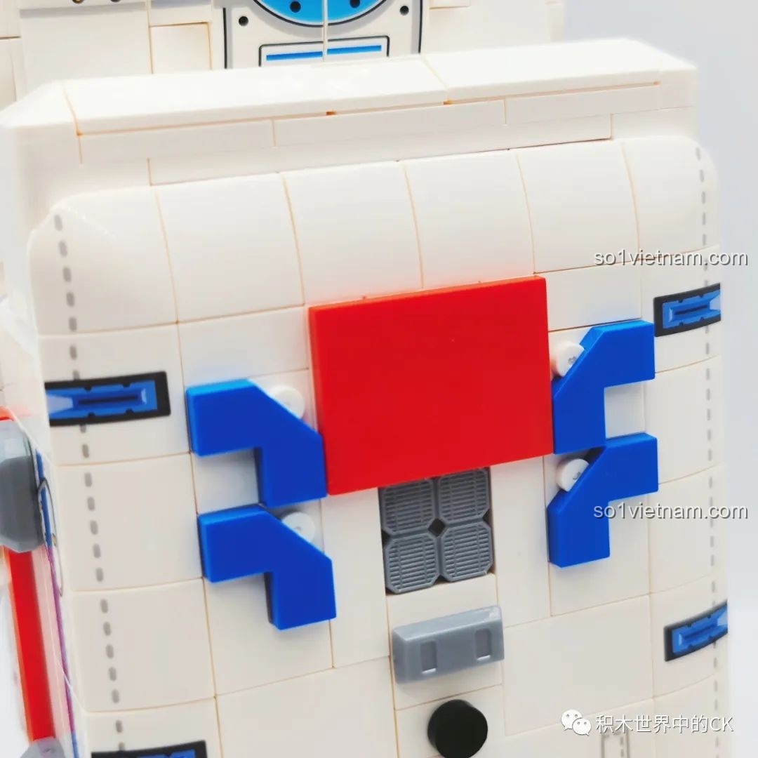 Quá trình lắp ráp phần thân dưới của phi hành gia SEMBO 203330