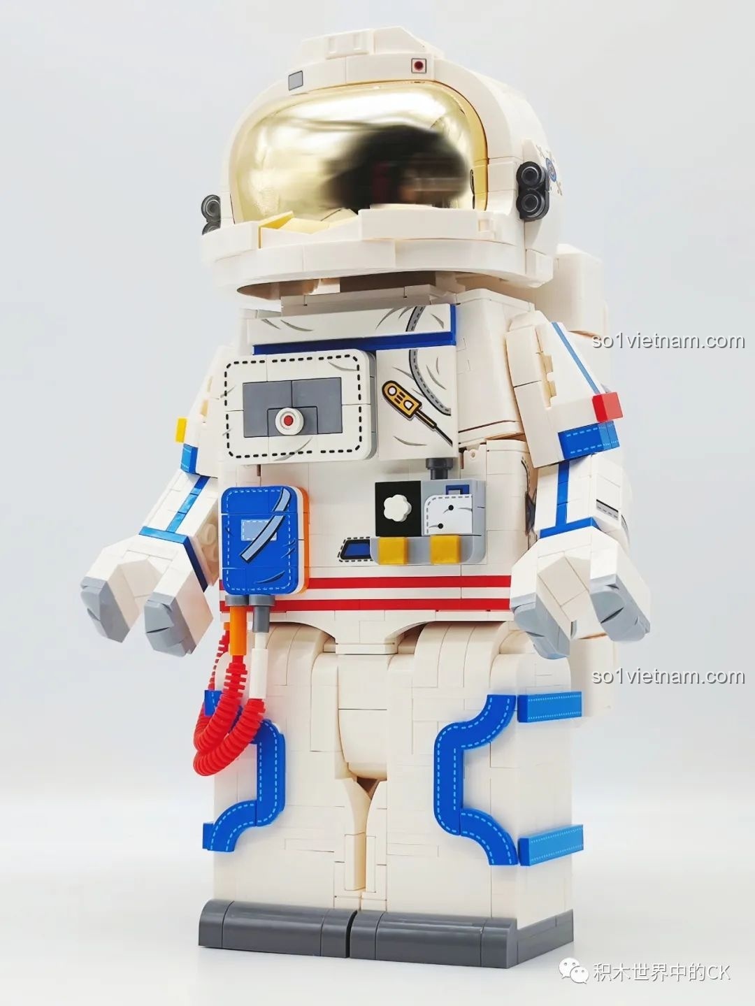 Quá trình lắp ráp phần thân trên của phi hành gia SEMBO 203330