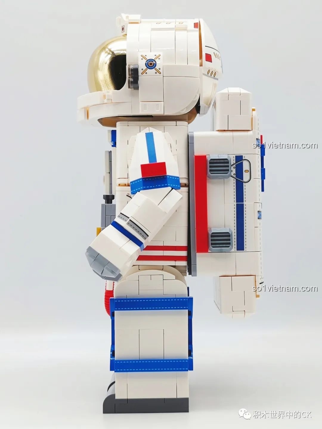 Quá trình lắp ráp phần thân trên của phi hành gia SEMBO 203330