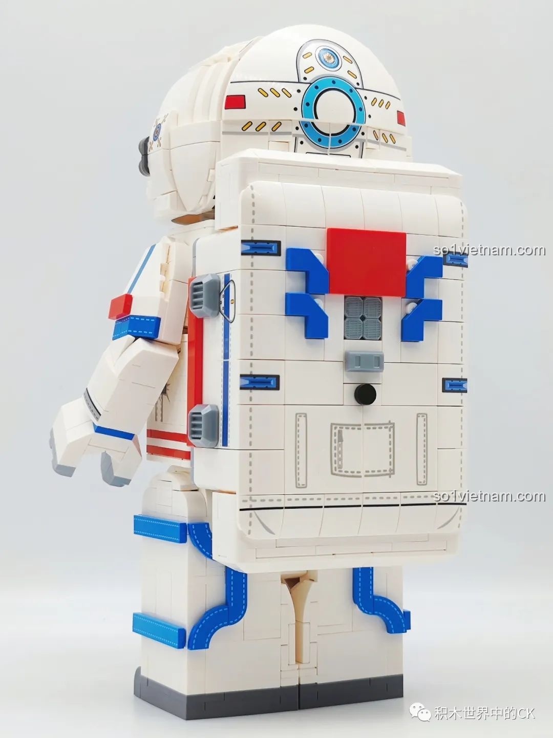 Quá trình lắp ráp phần thân trên của phi hành gia SEMBO 203330