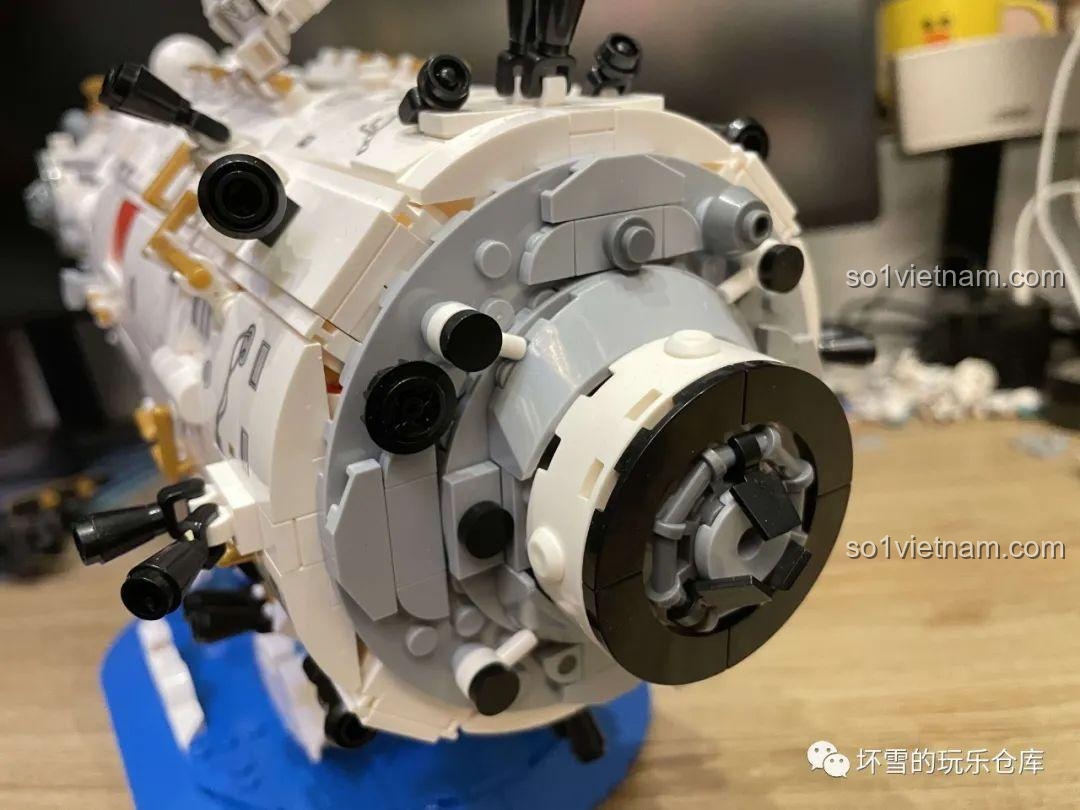 Hình ảnh thực tế Trạm Vũ trụ Thiên Cung với con người, nguồn cảm hứng cho bộ lắp ghép SEMBO 203337, khám phá không gian