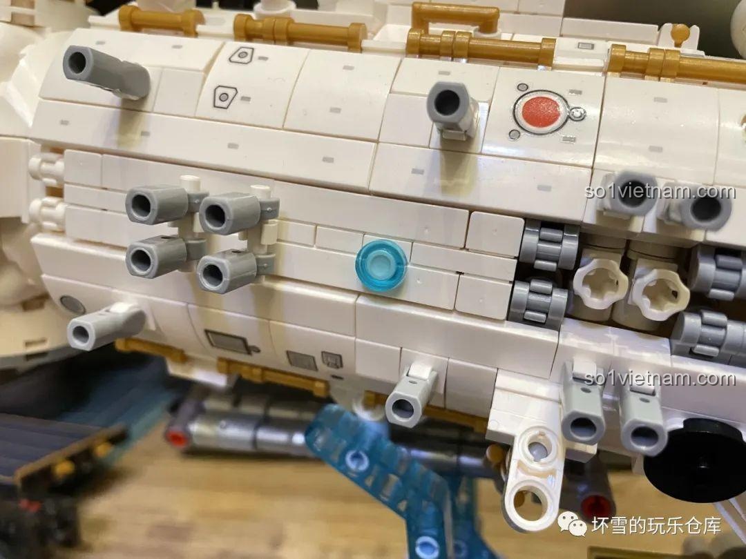 Minifigure phi hành gia trên mô hình Trạm Vũ trụ Thiên Cung SEMBO 203337, đồ chơi lắp ráp có minifigure, kích thích sáng tạo cho bé trai 6 tuổi