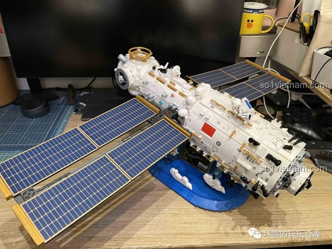 Chi tiết khoang giữa của đồ chơi lắp ráp SEMBO 203337 Trạm Vũ trụ Thiên Cung, mô hình có nhiều chi tiết nhỏ, giá tốt