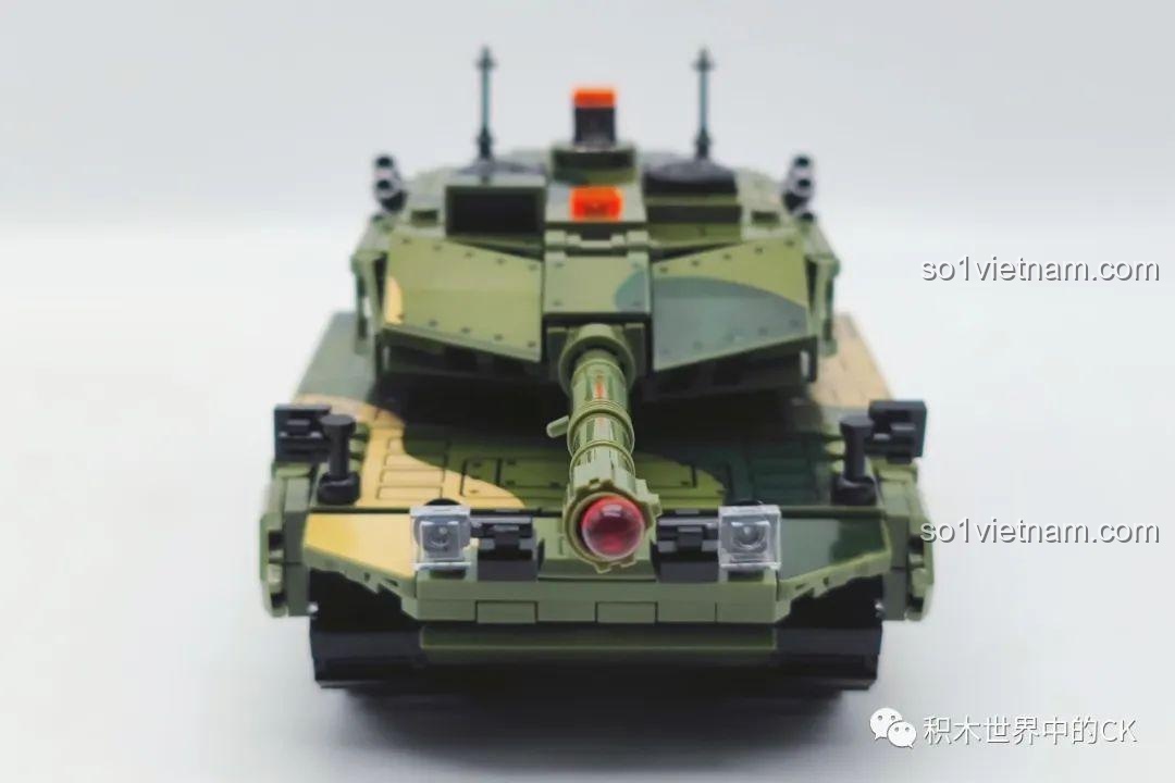 Chi tiết phần thân và bánh xích của xe bọc thép BVS10 trong bộ SEMBO 207003.