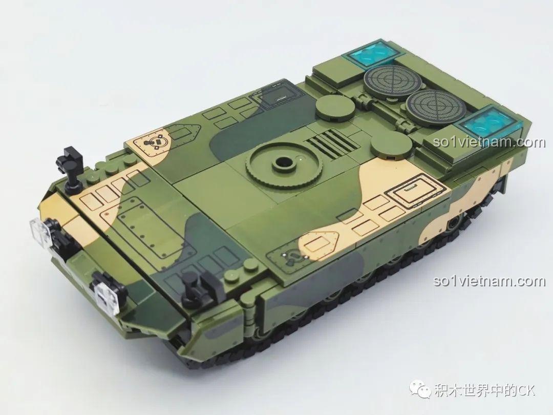 Góc nhìn từ phía sau của xe tăng Leopard 2A6 hoàn chỉnh từ bộ SEMBO 207003.