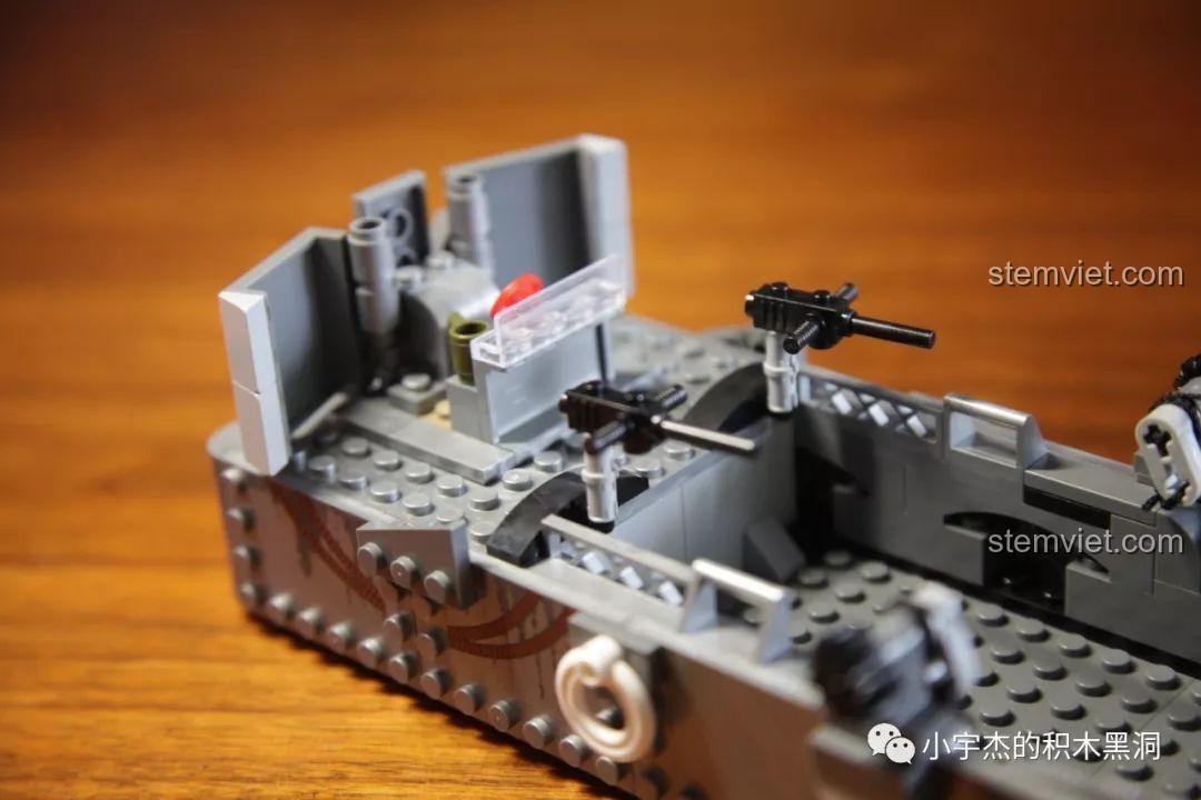 Mô hình xe Jeep quân sự đi kèm trong bộ SEMBO 207053, chi tiết và nhỏ gọn.