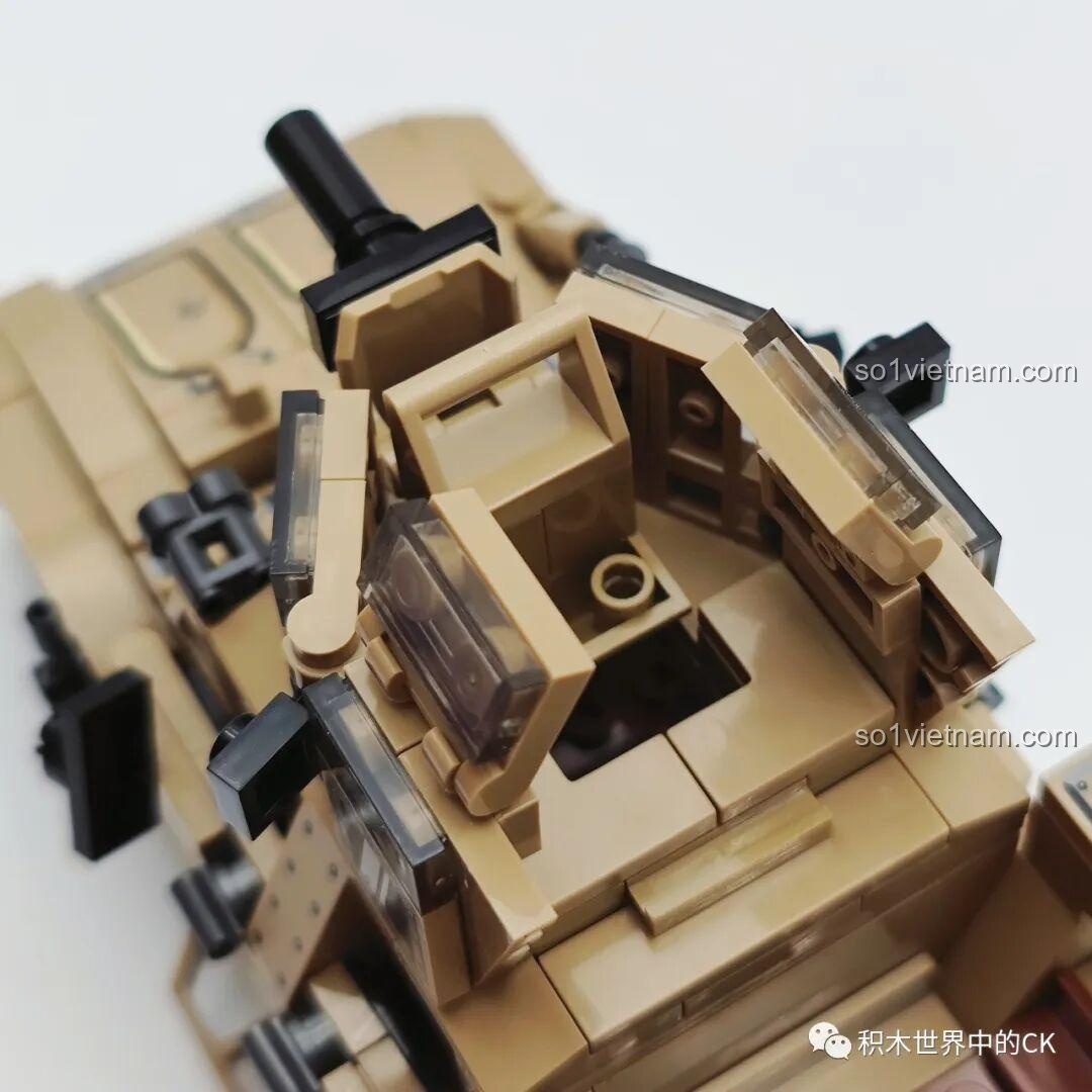 Tháp pháo của mô hình Xe Chống Phục Kích M-ATV SEMBO 207122 có thể tách rời khỏi thân xe.