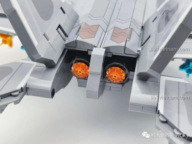 Mô hình F-22 Raptor 124 với bánh xe hạ, sẵn sàng cho các cuộc diễn tập trên mặt đất.