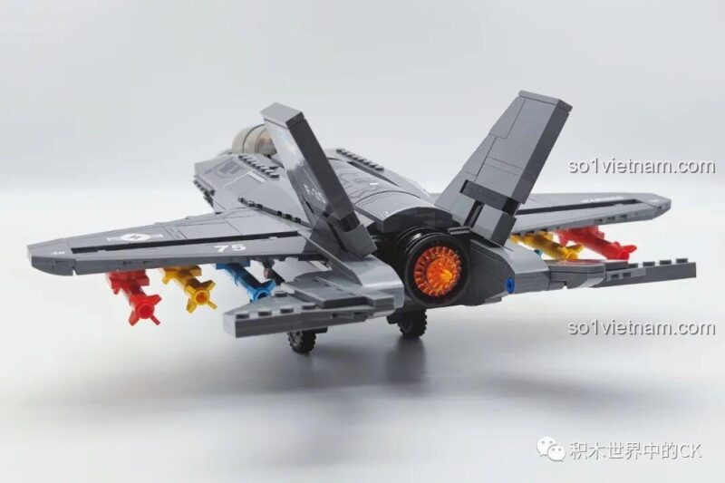 Mô hình máy bay F-35 SEMBO 207125 với thang đã được gắn vào, sẵn sàng cho phi công.